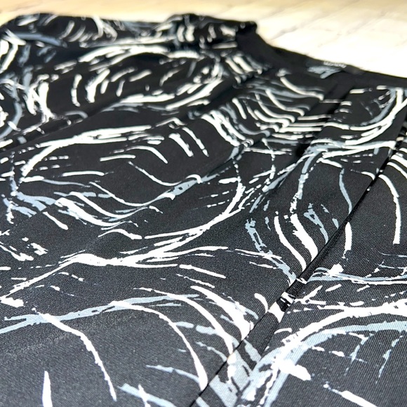 ALFANI Ruched Short Sleeve Shell Top - Picture 10 of 16